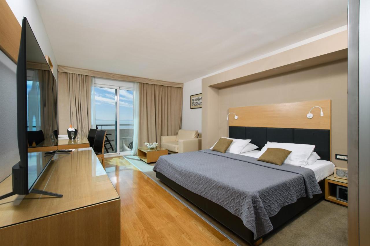 Hotel San Antonio Подстрана Екстериор снимка
