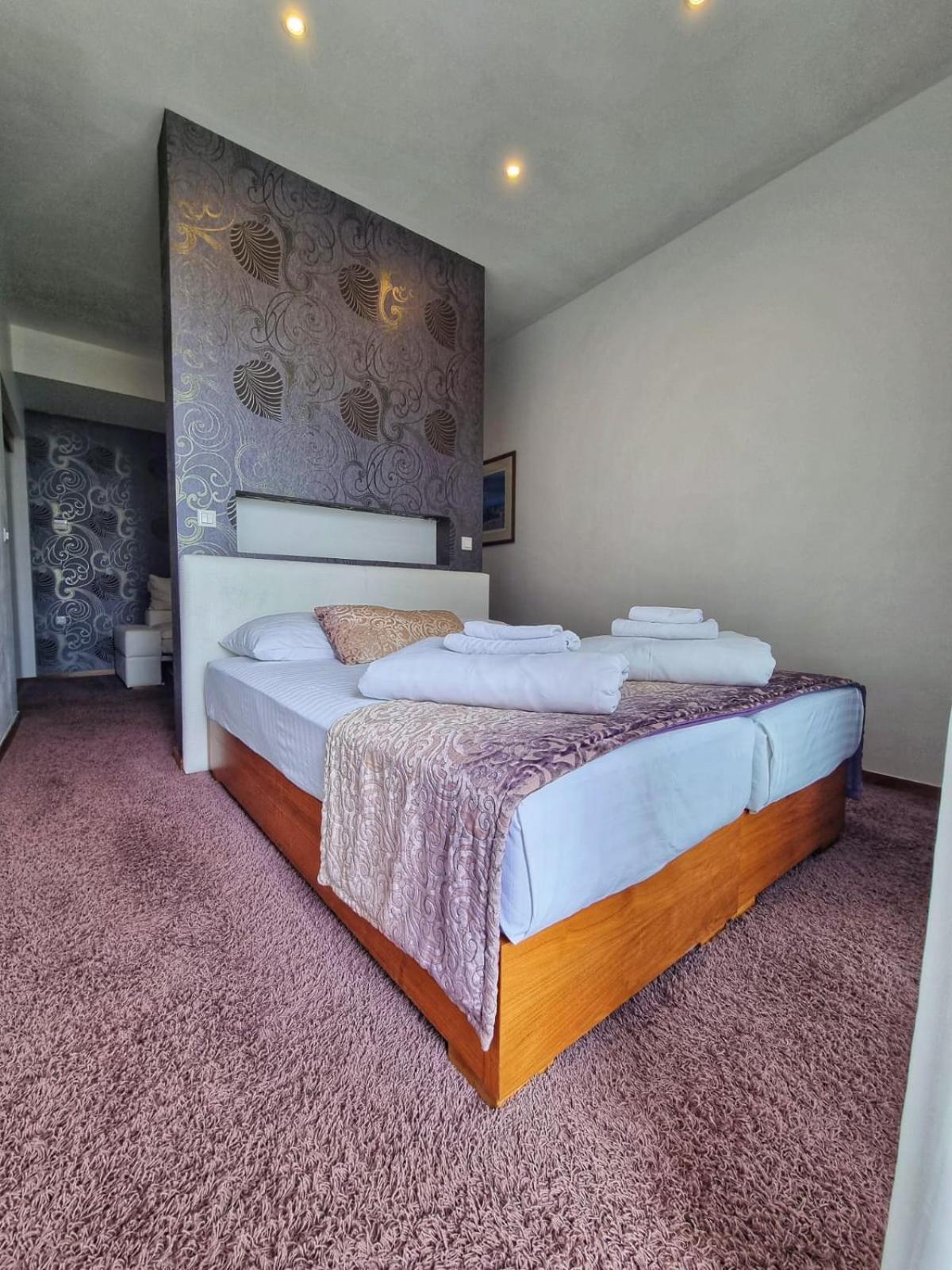 Hotel San Antonio Подстрана Екстериор снимка