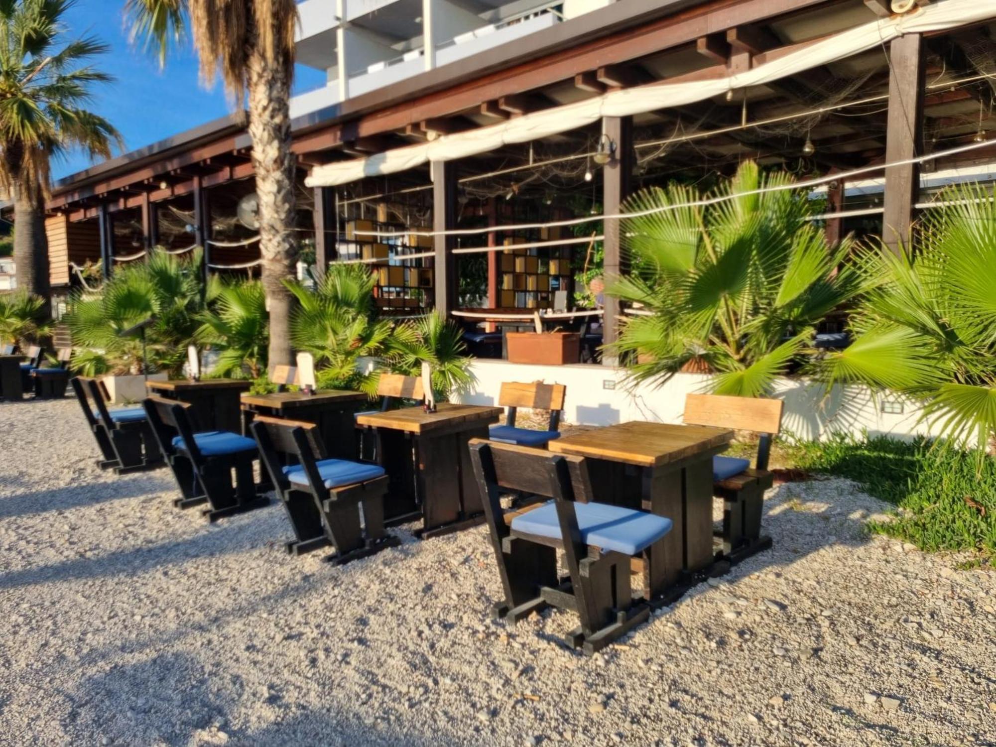 Hotel San Antonio Подстрана Екстериор снимка