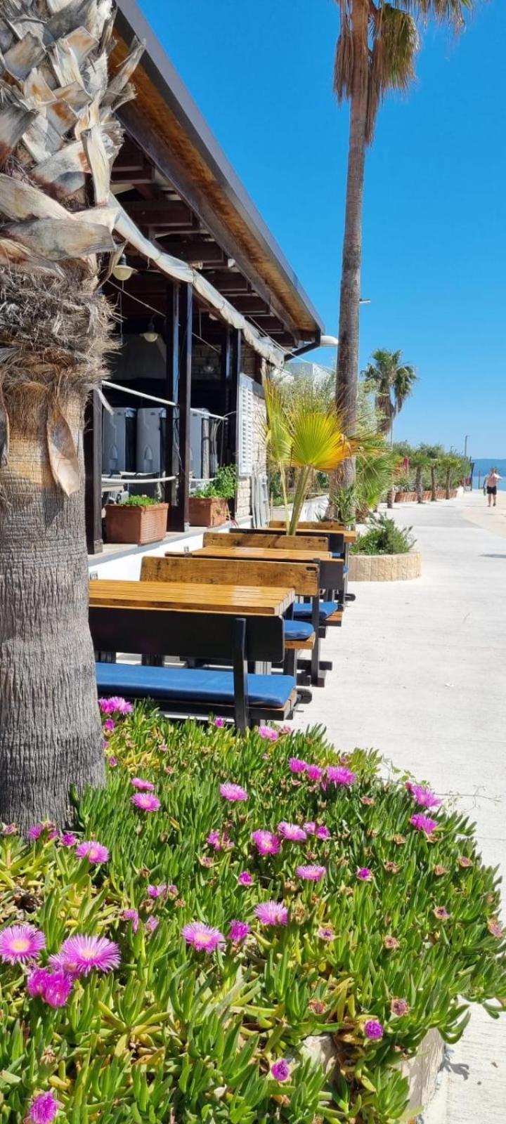 Hotel San Antonio Подстрана Екстериор снимка