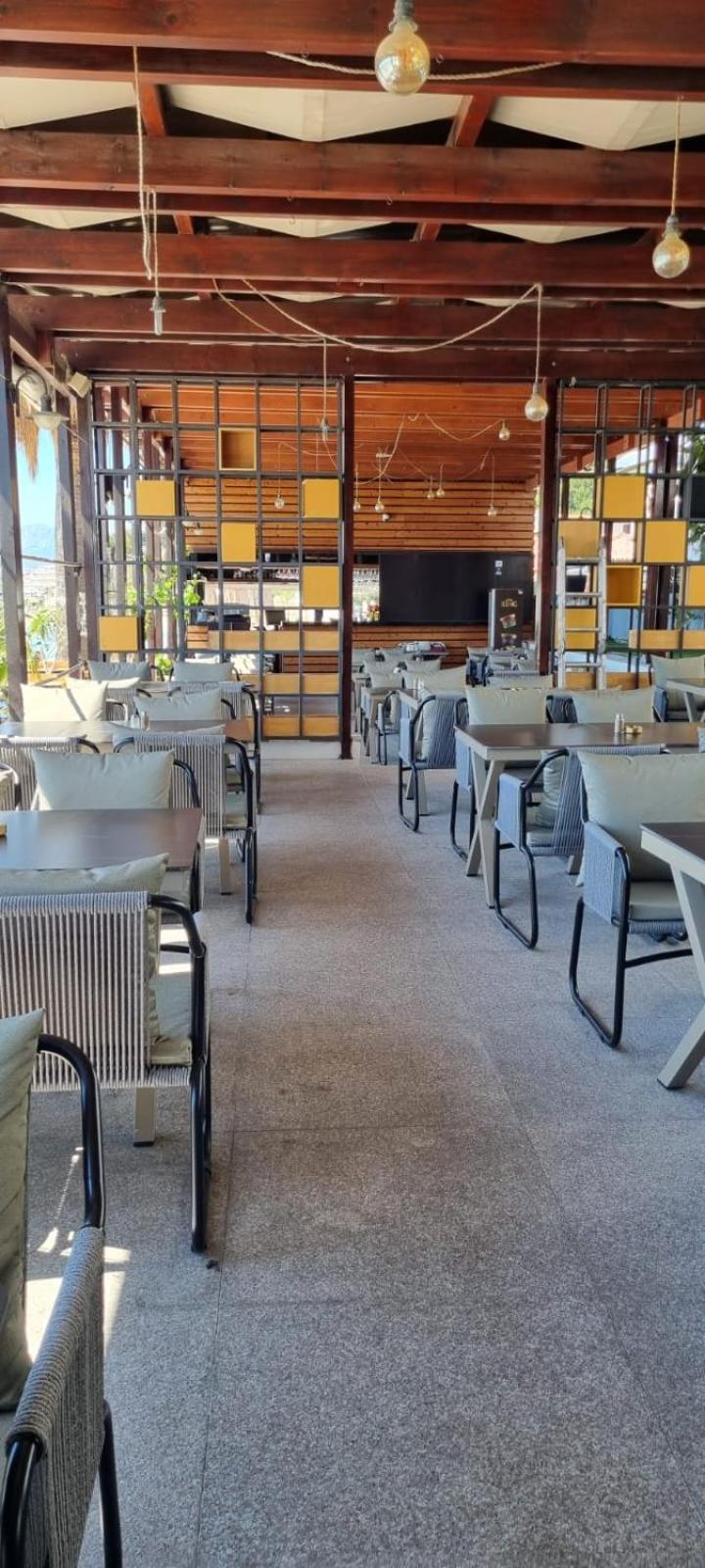 Hotel San Antonio Подстрана Екстериор снимка