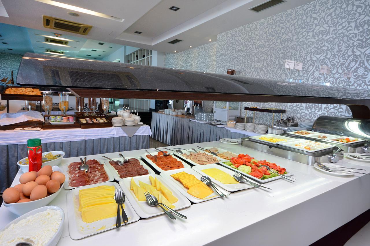 Hotel San Antonio Подстрана Екстериор снимка